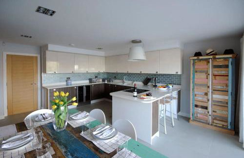 The Oars - Riverfront Property - From 300 Per Night - Foto 40