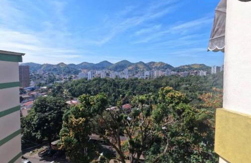 Quarto com ar condicionado em apt compartilhado e estacionamento grátis - Foto 1