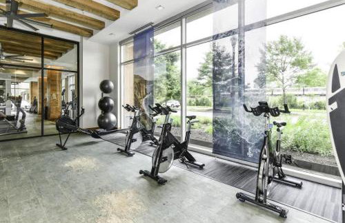 2BR Urban Retreat Gym Parkng and Scenic Rooftop - Foto 73