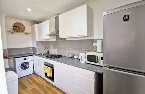2 bed apt w/ private parking close to town centre - Foto 8