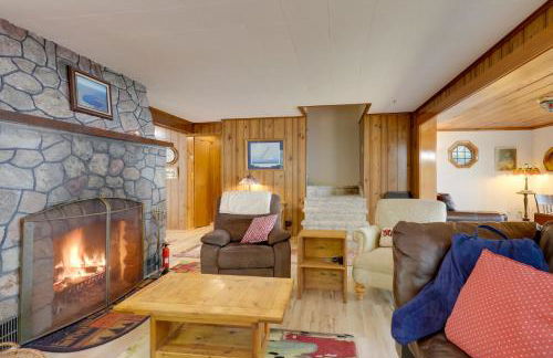 Dock and Views Lakefront Family Home in Conover! - Foto 10