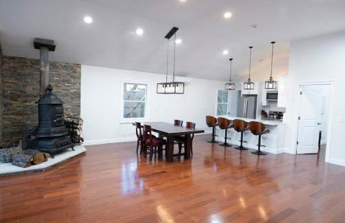 Modern Retreat Poconos 3BR Fire Pit Skiing - Foto 22