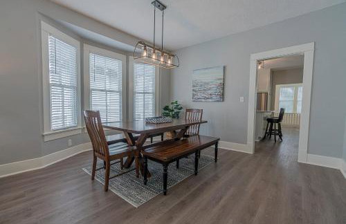 Uptown Cottage Newly Updated Home Near the Strand Galveston Harbor and UTMB - Foto 3