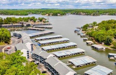 F Lakefront! Remodeled, Sleeps 4, Boat Slip, Patio, WiFi, Cable, Pool - Foto 41
