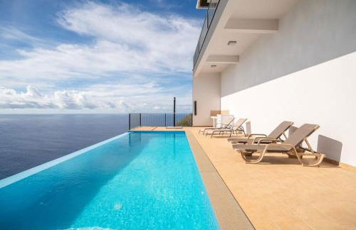Marina View Apartment - Pool & stunning ocean view - Photo 1