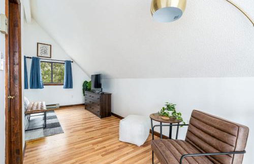 Modern Chalet w Hot Tub, Large Deck, Grill & WiFi - Foto 20