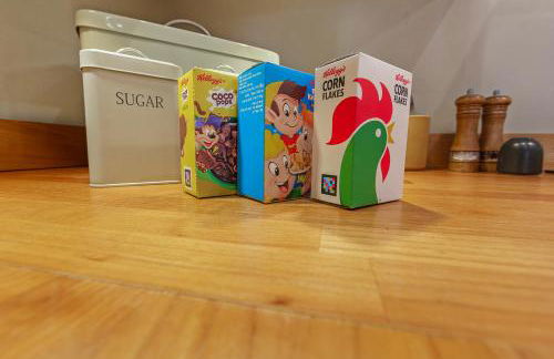 LUXURY Victorian Flat 2 bed 2 bath Flat Sleeps 4 to 7 - Photo 8