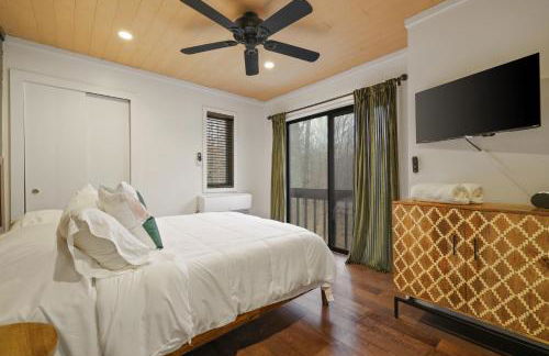 Luxurious Poconos Retreat - Hot Tub, Sauna, Games - Foto 29