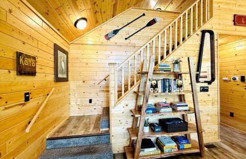 Group Lake Cabin with Ping Pong Table Loaded with Kayaks in Wisconsin - Foto 58