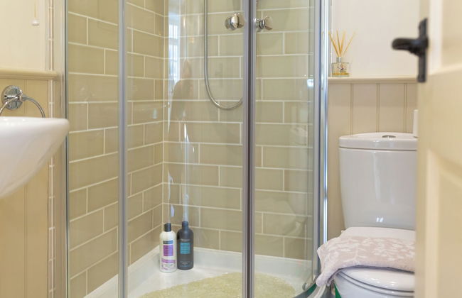 Jasmine Cottage-2BD in Heart of Bourton - Photo 43