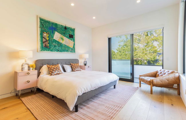 Luxe Weho Villa, Walk to Melrose Ave, Pool + Hot Tub North Vista by Avantstay - Photo 32