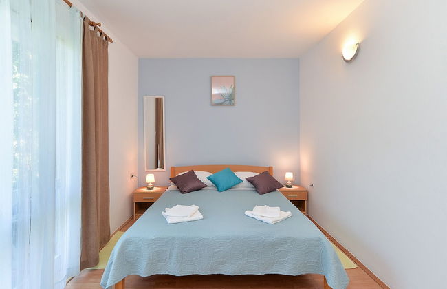 Apartment 358 - Photo 2