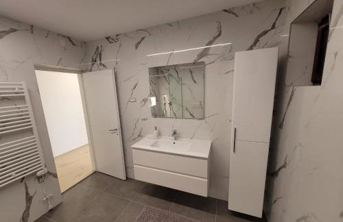 The Setting Sun - Photo 11