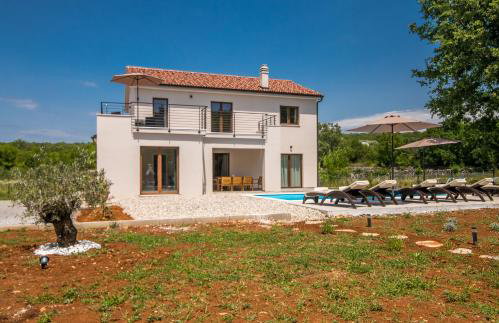 Villa surrounded by nature - Photo 49