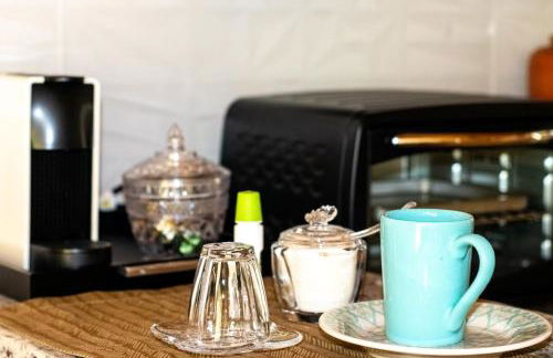 Chalé Canto do Galo 2 - Hidro da Jacuzzi, Lareira Ecológica, Cozinha Completa, Wi-Fi 80mbps, próximo a comércio local e relaxando ao som do riacho - Photo 25