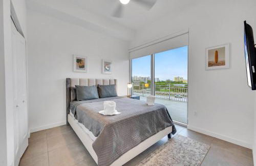 Modern Unit in Downtown Miami With Free Parking - Photo 11