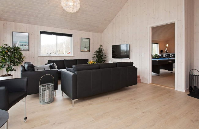 18 Person Holiday Home in Hojby - Photo 7