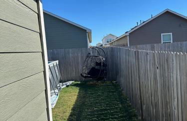 Cozy Stay with Pool Relax with Easy Access to Highway - Foto 58