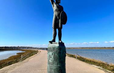 The Tower, 1 bed 1850's Tiny House - Foto 25