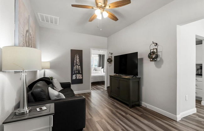 Charming 1BR Sanctuary w/ FREE Parking - Photo 10