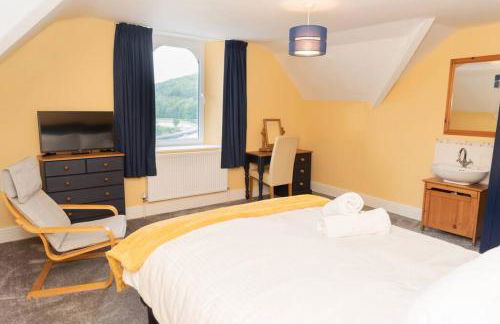 Large House in Looe, Near Beach and Bars with Great Views, Free Parking and Free Access to a Nearby Indoor Swimming Pool - Foto 24