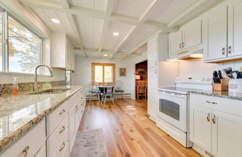 Cozy Harbor Springs Vacation Rental, 13 Mi to Town - Foto 11