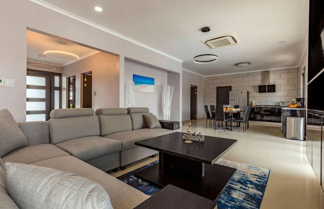 NEW 6BR Villa w Pool Across Street Palmbeach - Foto 3