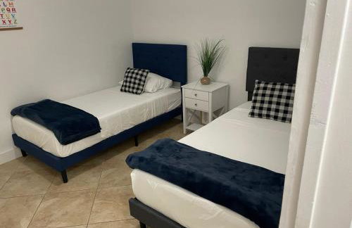 Relaxing Retreat 2BR Oasis with Pool and Outdoor BBQ - Foto 30