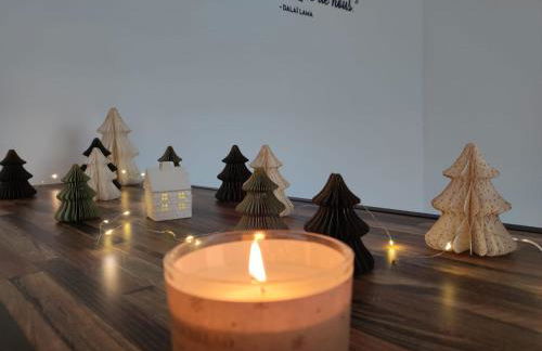 La Loge en Or - Parking public - Triplex - Proche centre et autoroute - Foto 9