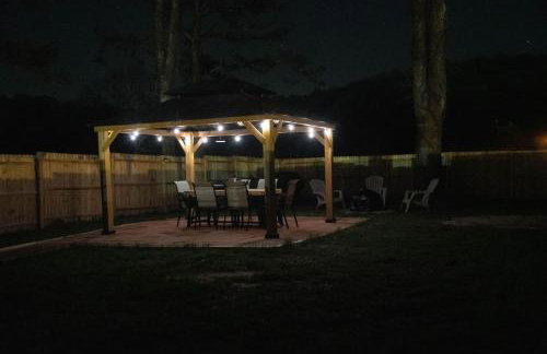 Rustic Chic Alabama Cabin w Loft Fire Pit Pet Friendly Fenced Yard Lake Guntersville - Lucky Lodge - Foto 60