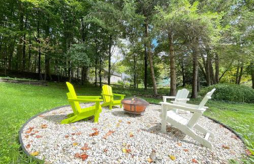 Dual-Home Berkshire Retreat Sleeps 16 - Foto 68