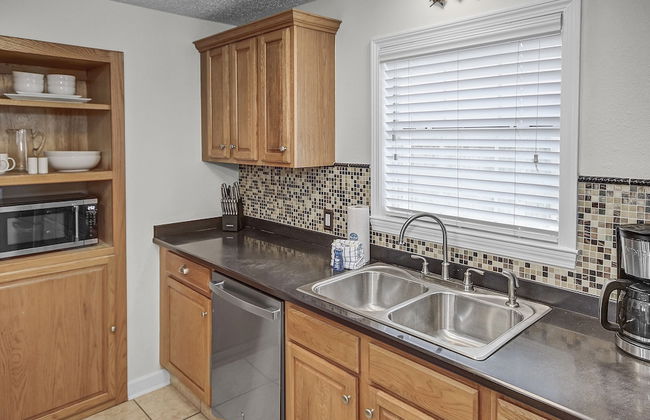 Pet Friendly Beach House with Arcade Games - Photo 7