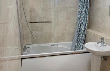 Modern, Sleeps 6, First floor, Parking, Beautiful rural market town, Llani - Foto 21