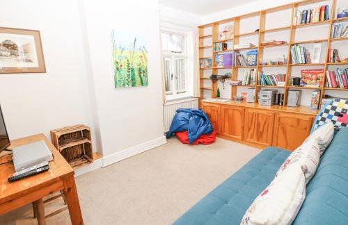 Framingham - Photo 9