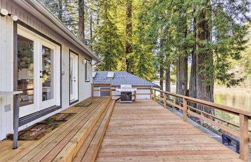 Riverfront Crescent City Home, 8 Mi to Beach! - Foto 21