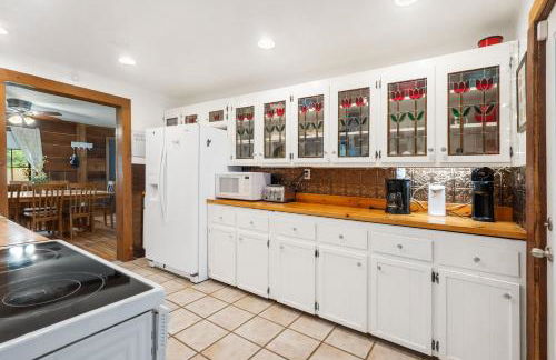 The Cozy Cottage Getaway - Private Pool & Hot Tub - Foto 17