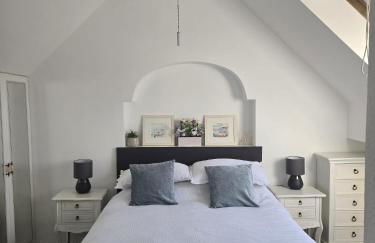 Beautiful apartment with private pool near Tenby - Photo 2