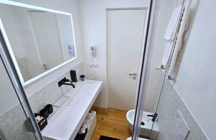 Val's Vatican Wall Apartment - Photo 35