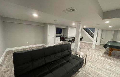 Private 4 Bedroom Home with a hot tub - Foto 7