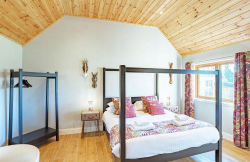 Kestrel Lodge 6 with Hot Tub - Photo 4