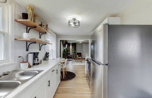 Touchdown Bungalow-Charming HOF Village Home - Foto 27