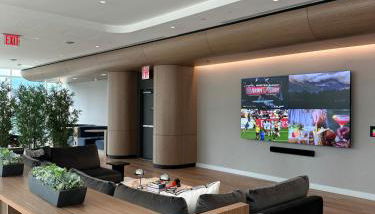 Bright, Modern Studio in White Plans - Photo 3