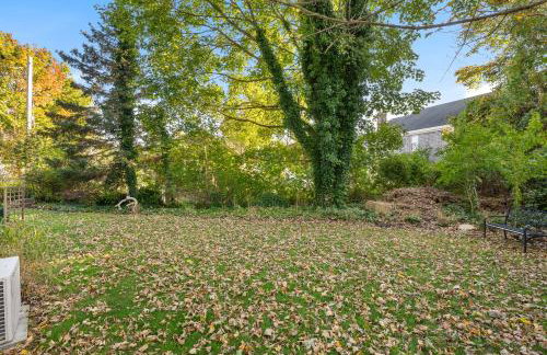 Babes Bungalow by Leavetown Vacations - Photo 11