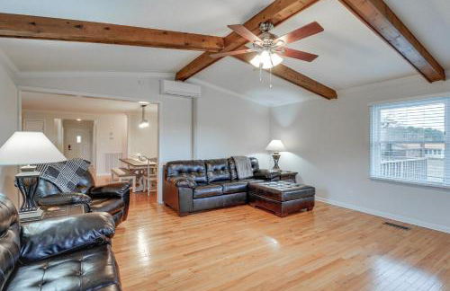 Spacious Fishing Getaway by Lake Guntersville! - Foto 6