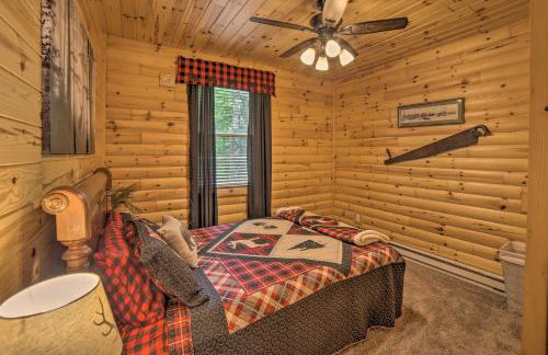 Updated Manistique Log Cabin, Yard and Fire Pit - Foto 14