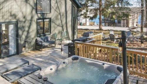 3BR, Lakeview, Hot Tub, Nintendo Switch - Deer Haven Poconos Retreat - Foto 2, sunbed