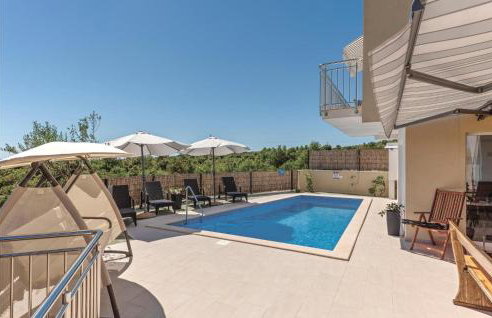 Six-Bedroom Holiday Home In Rogoznica - Foto 5