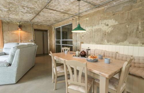 The Transmitter Bunker - Photo 11