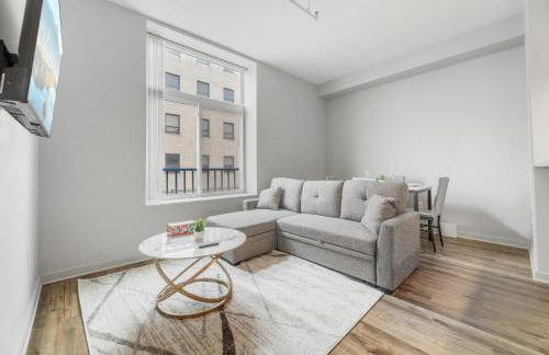 Spacious DT Condo l Free Parking l Fast Wi-Fi - Foto 4