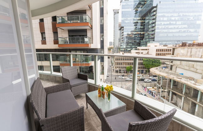 Sunlit Urban Escape with Balcony by Sea N Rent - Foto 23